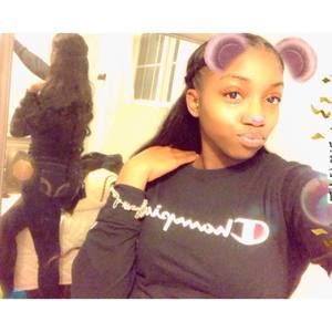 Meet your Posher, Mia